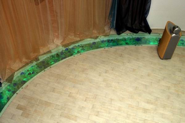 Скляна декоративна підлога з підсвічуванням