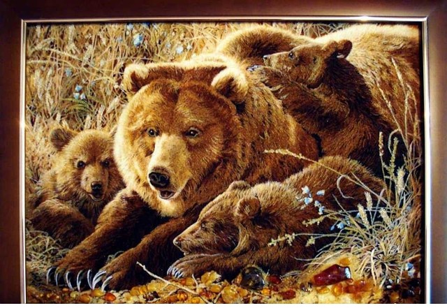 Картина з натурального бурштину "Ведмежа сім'я" 40х60 см