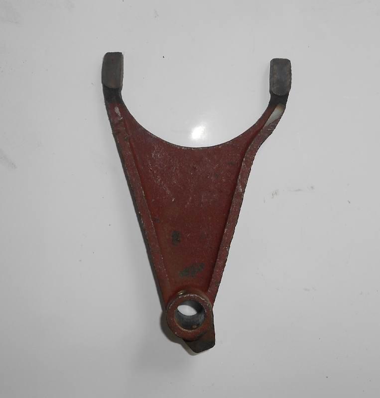 Вилка перемикання обертів ВОМ JM404