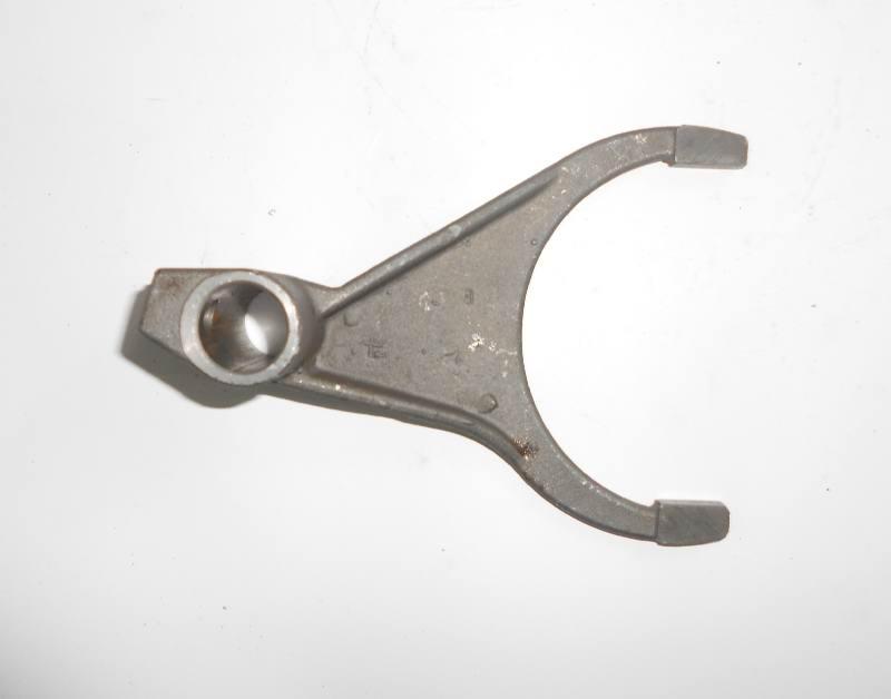 Вилка увімкнення 1-2 трій передавання 800-37-128 JM 804