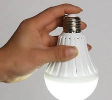 Лампочка світлодіодна з акумулятором "Розумне світло" 9 Вт