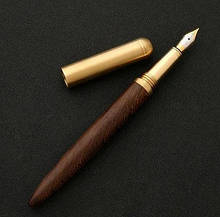 Красива перова ручка з дерева
