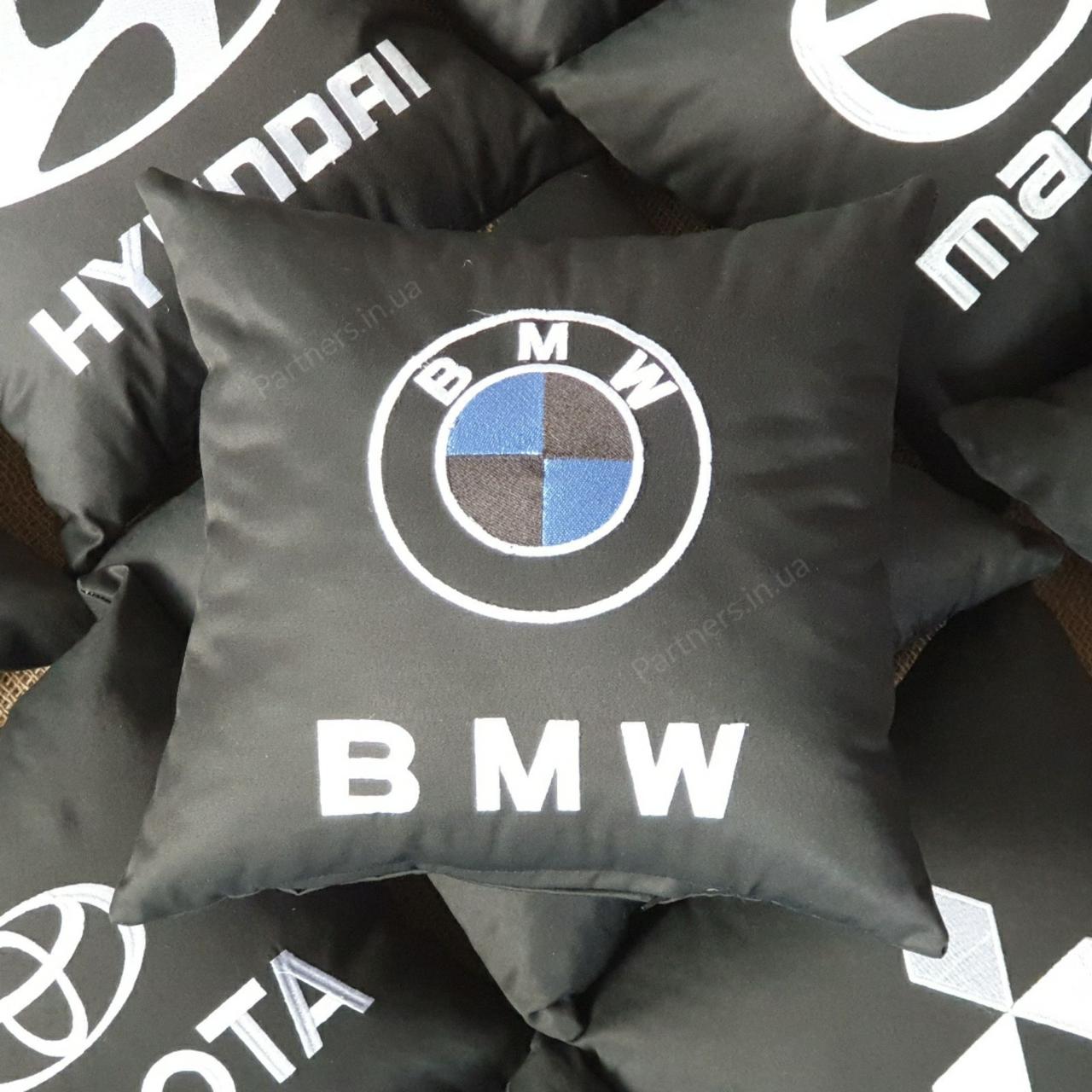 Подушка з логотипом БМВ (BMW)