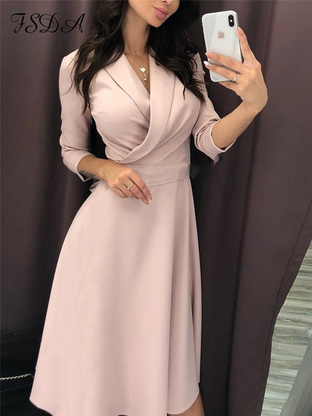 Класичне плаття на запах з відкладним коміром Класичне плаття на запах з відкладним коміром