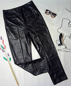 Жіночі штани зі шкірозамінника