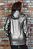 Жіноча демісезонна куртка з еко-шкіри з капюшоном на блискавці розміри 58-62, фото 7