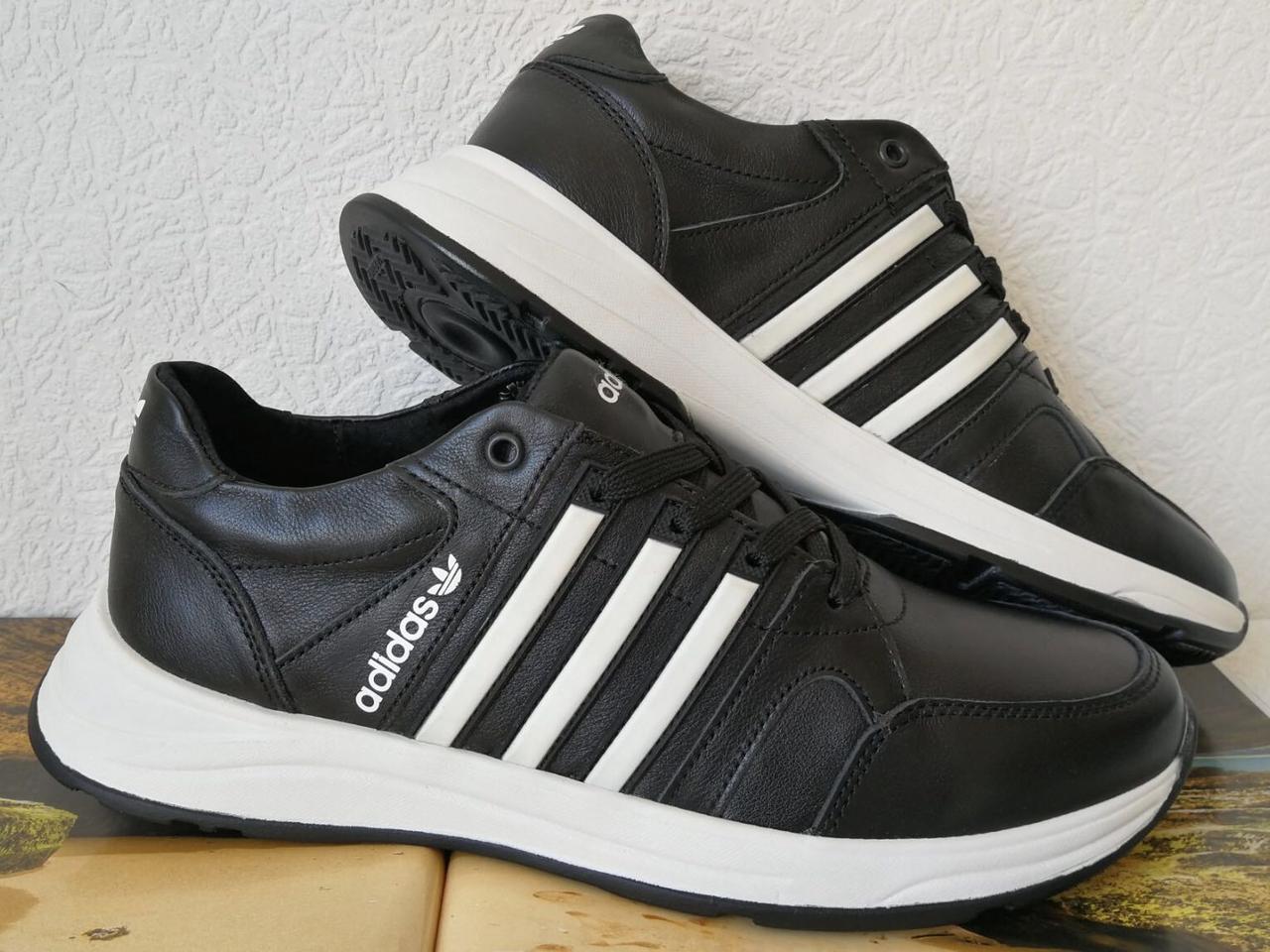 Кросівки чоловічі шкіряні чорні з трьома білими смужками adidas для прогулянок і спорту