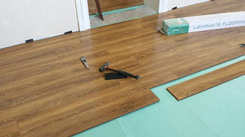 МОНТАЖ ЛАМІНАТУ ( ДУБ КАПРІ )