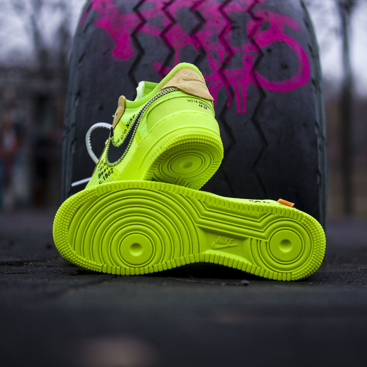 Nike air force 1 neon green off white sales