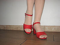 Открытые красные босоножки на устойчивом каблуке размер 36