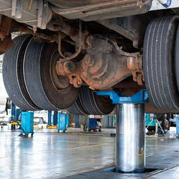 Технічне обслуговування та ремонт вантажних автомобілів і мікроавтобусів