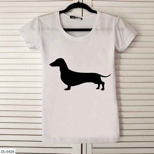 Жіноча футболка з прикольною таксою Жіноча футболка з прикольною таксою