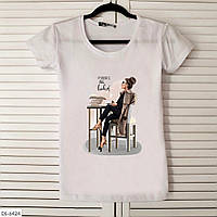 Модная женская футболка с нарисованной девушкой