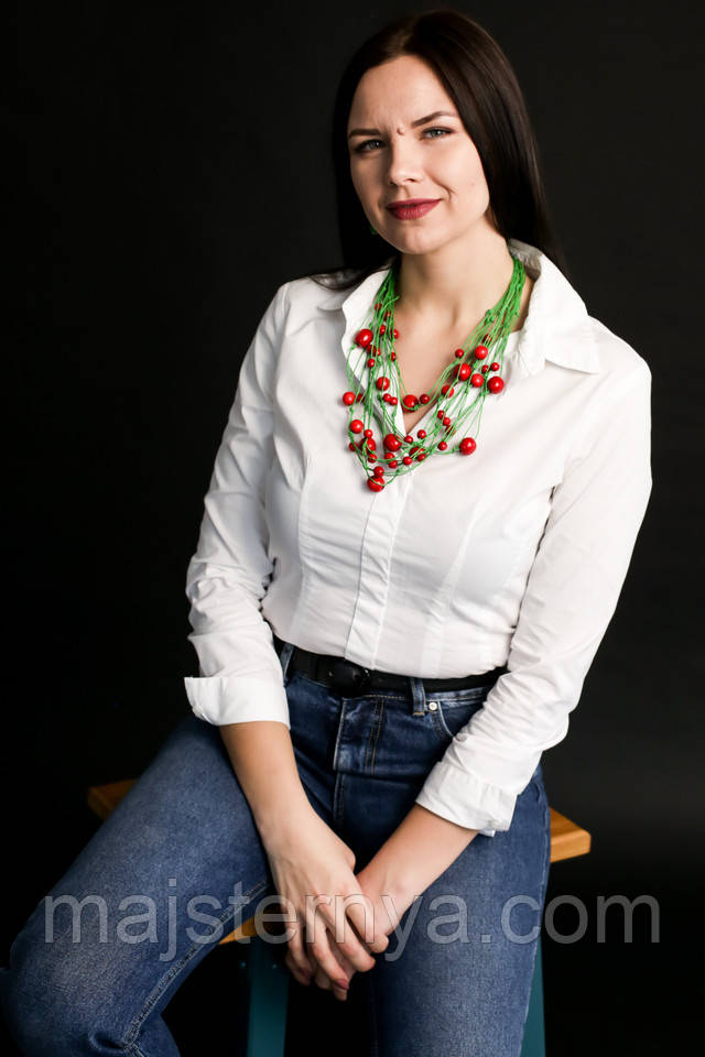 Намисто Намисто із дерева з червоних намистин на зеленій нитці