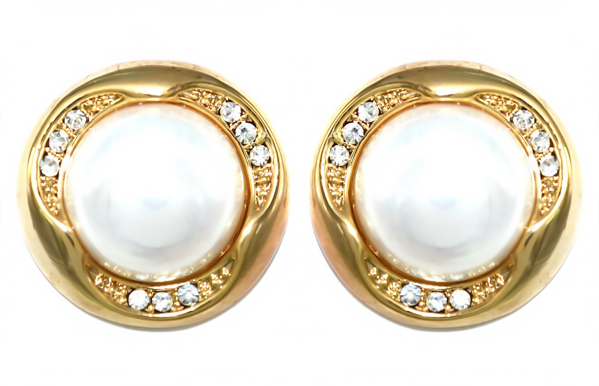 Сережки гвоздики. Оправа: колір позолоти. Камені: перли та циркон. Діаметр сережки: 2 см.