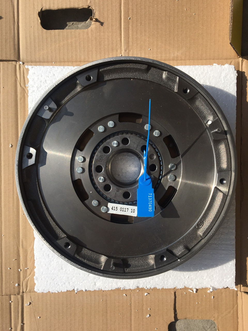 Двухмассовый маховик, демпфер LUK 415011710 MERCEDES VITO 2.3 D/TD 96-03