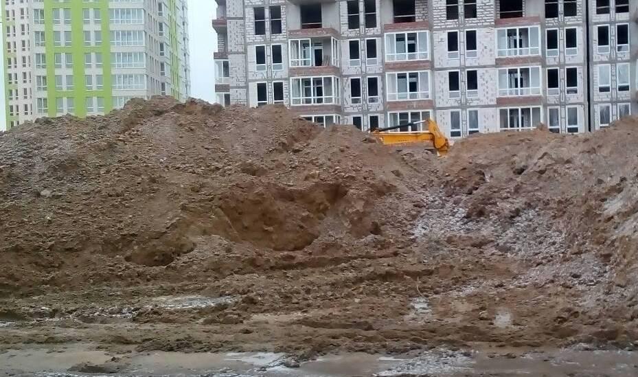 Доставка грунта на подсыпку, плодородного грунта по Киеву и Области Вывоз грунта с участка - фото 1 - id-p1143452305