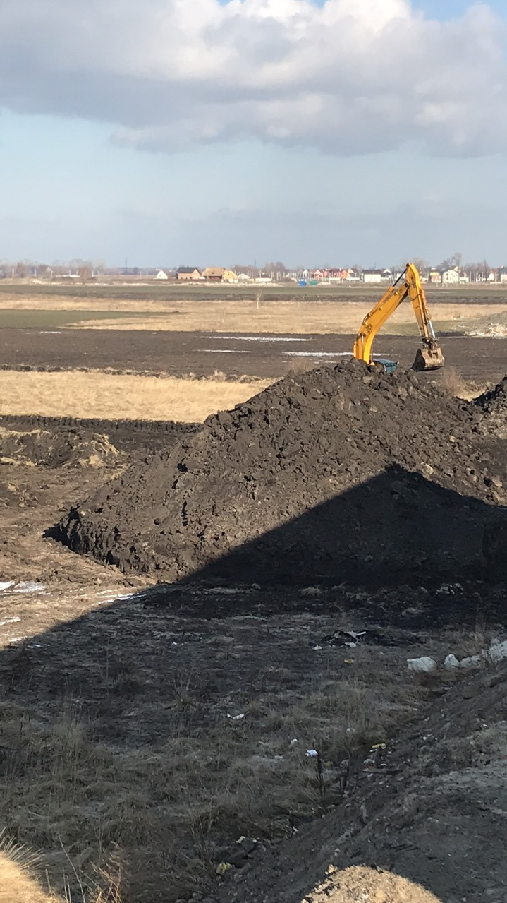 Доставка грунта на подсыпку, плодородного грунта по Киеву и Области Вывоз грунта с участка - фото 2 - id-p1143452305