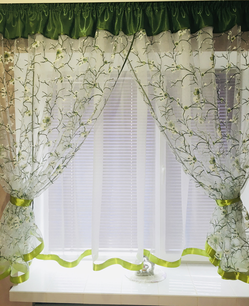 Готова кухонна фіранка "Сакура"