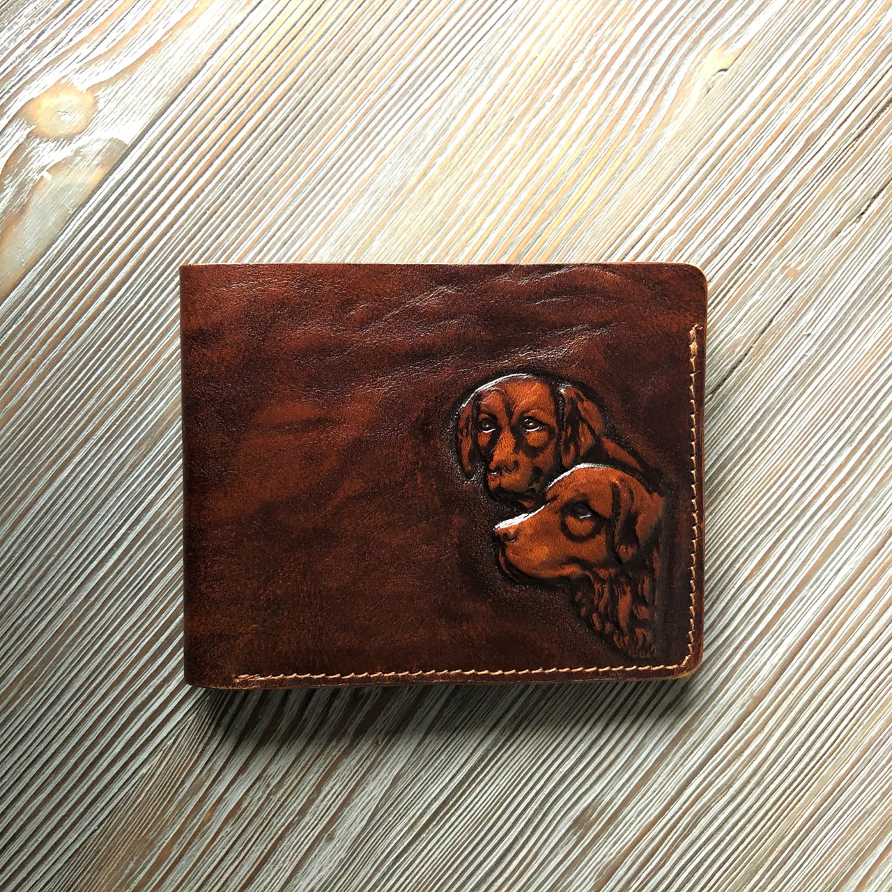 Гаманець чоловічий шкіряний компактний на внутрішній кнопці "Собаки". Колір коричневий, фото 1