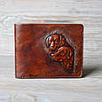 Гаманець чоловічий шкіряний компактний на внутрішній кнопці "Собаки". Колір коричневий, фото 2