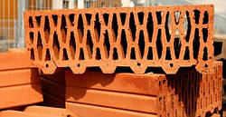 Що таке керамічний блок та який найтепліший?