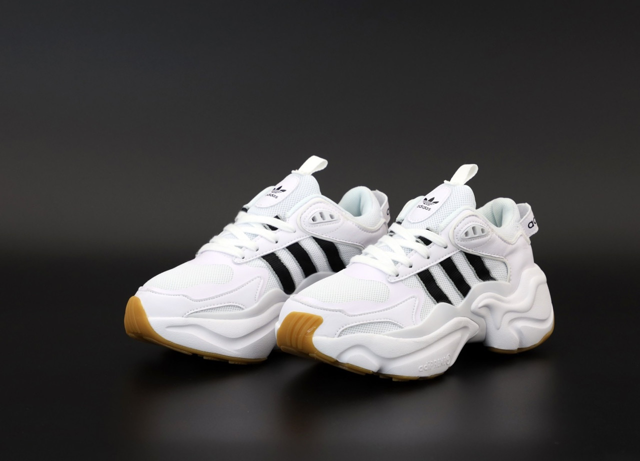 Жіночі кросівки Adidas Magmur Runner White Consortium / Адідас три білі смужки новинка