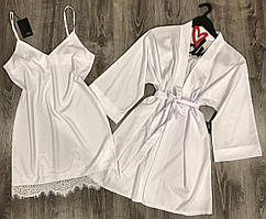 Білий халат і пеньюар із мереживом, жіночий домашній одяг.