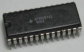 КР580ВТ42 (аналог Intel i8253) мультиплексор і лічильник відновлення динамічної пам'яті. DIP28
