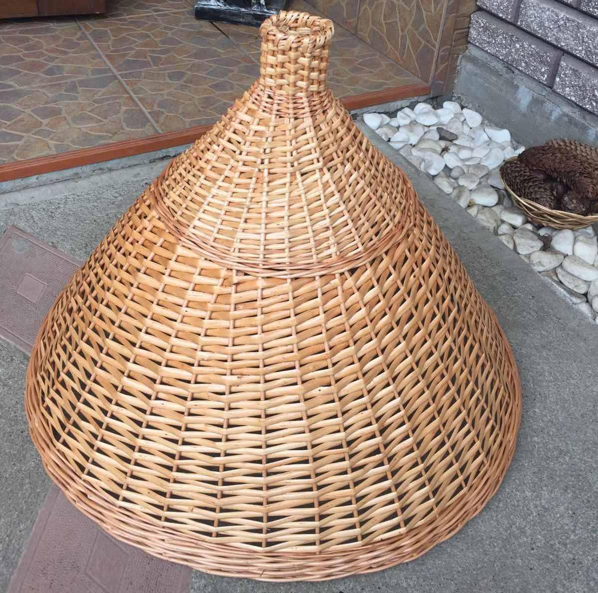 Конусна люстра плетена <unk> люстра з лози/плетена люстри в кафе