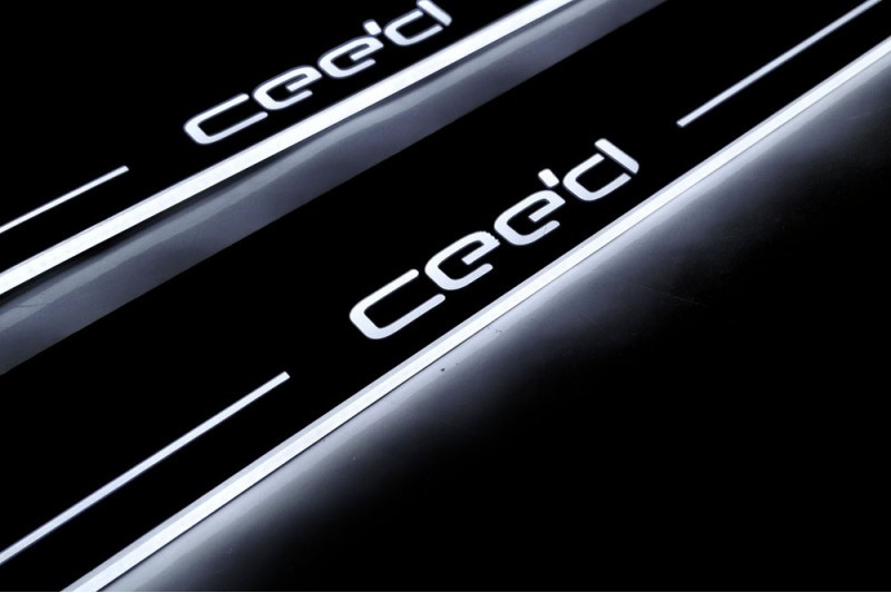 Накладки на пороги з підсвічуванням для KIA Ceed II (2012-2018)