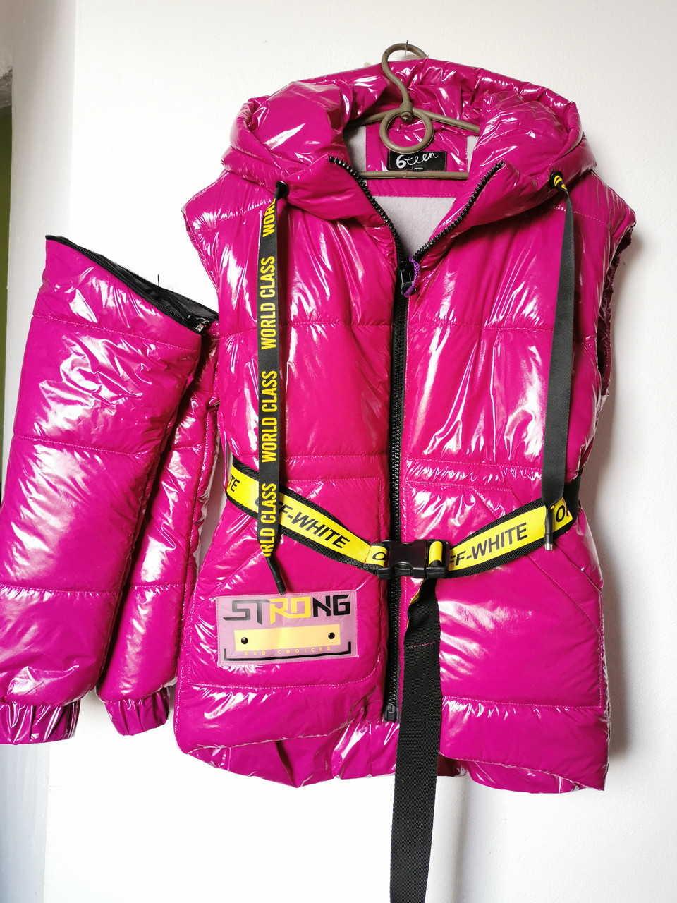 Демісезонна лакова куртка-жилетка для дівчинки 162-168