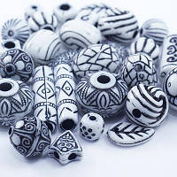 Бусини акрилові античні Мікс білі (50 г,) УТ0027501