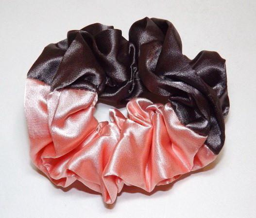 Гумка для волосся, атлас, двоколірна, рожево-коричнева, діаметр 11 см, (1 шт.), фото 1