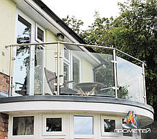 Перила та огорожі зі скла для балконів