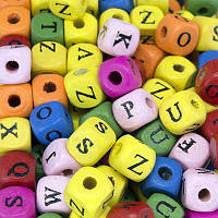Бусини 10 мм 55 шт. дерев'яні різнобарвні кубики мікс букв УТ000004317