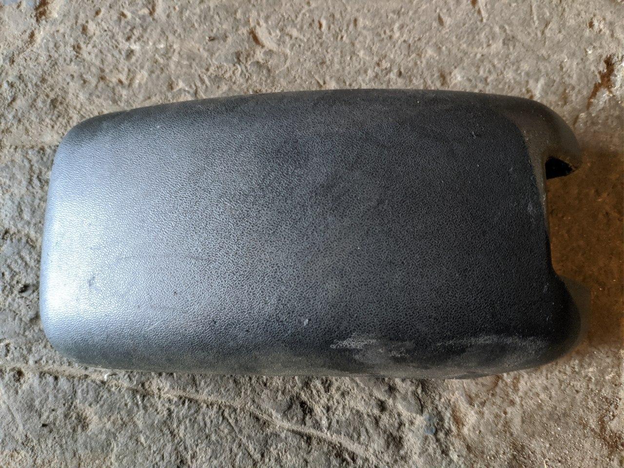 Накладка петлі задніх правих дверей (нижня) Renault Master, Opel Movano 1998-2010, 8200057680 (Б/У), фото 1