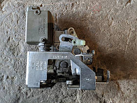 Замок задніх дверей правих (середній, електр.) Renault Master, Opel Movano 1998-2010, 7700352464 (Б/У)