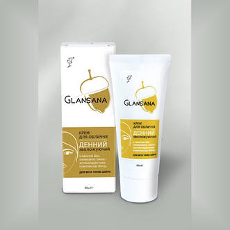 Доглядає косметика