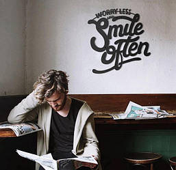 КартиНА З ДЕРІВА "WORRY LESS AND SMILE OFTEN"