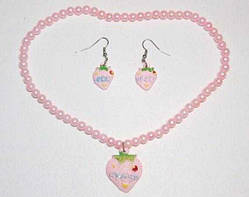 Набір дитячого полуниця намиста з кулоном і сережки колір рожевий