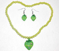 Набір дитячого полуниця намиста з кулоном і сережки, колір зелений