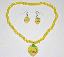 Набір дитячого полуниця намиста з кулоном і сережки колір жовтий