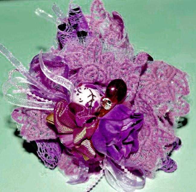 Краб для волосся чорний пластик, мереживо, квітка, кулька з тканини, розмір 9х5 см, фіолетовий, фото 1