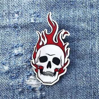 "Череп Примарний гонщик" брошка дерев'яна з уф-друком