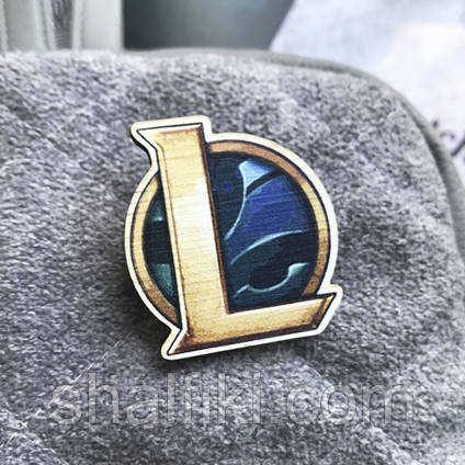 "L (Ліга героїв)" брошка дерев'яна з уф-друком, фото 1