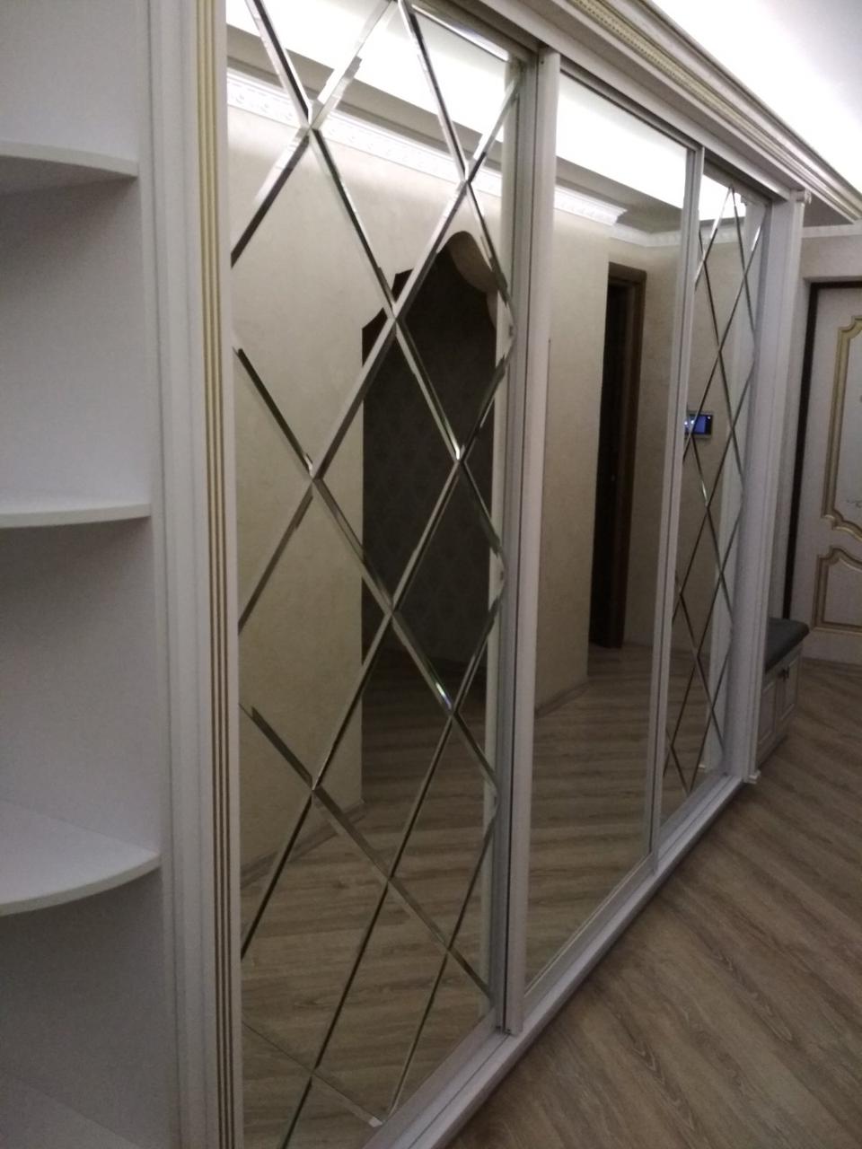 Шафа-купе у прихожу на замовлення