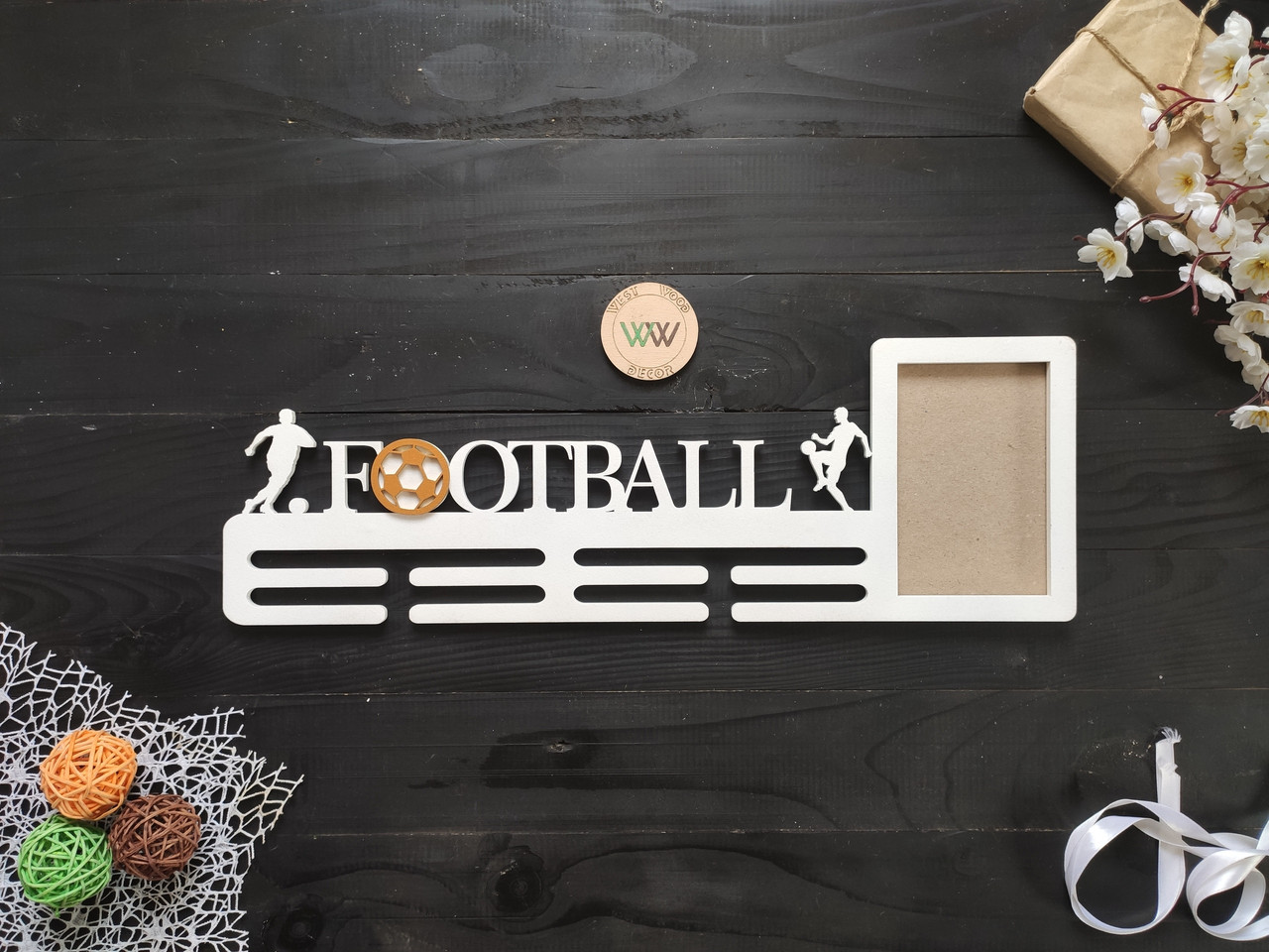 Вішалка для медалей з дерева, медальниця футбол з фоторамкою (будь-який вид спорту), фото 1