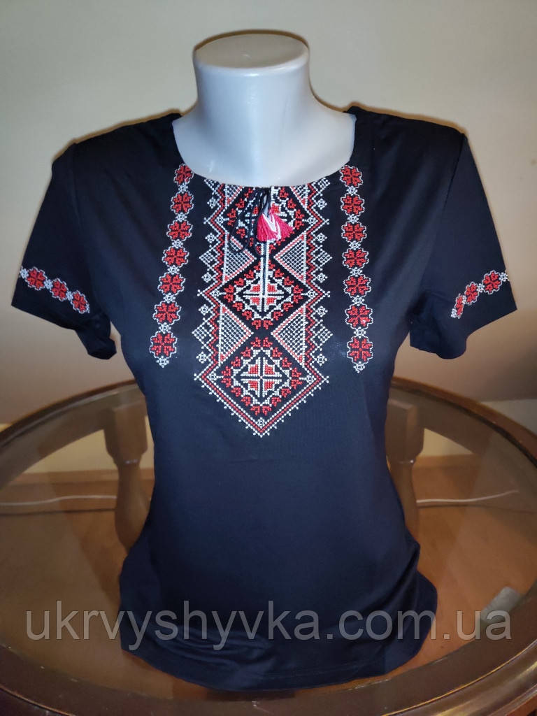Футболка з вишивкою "Червоний орнамент"