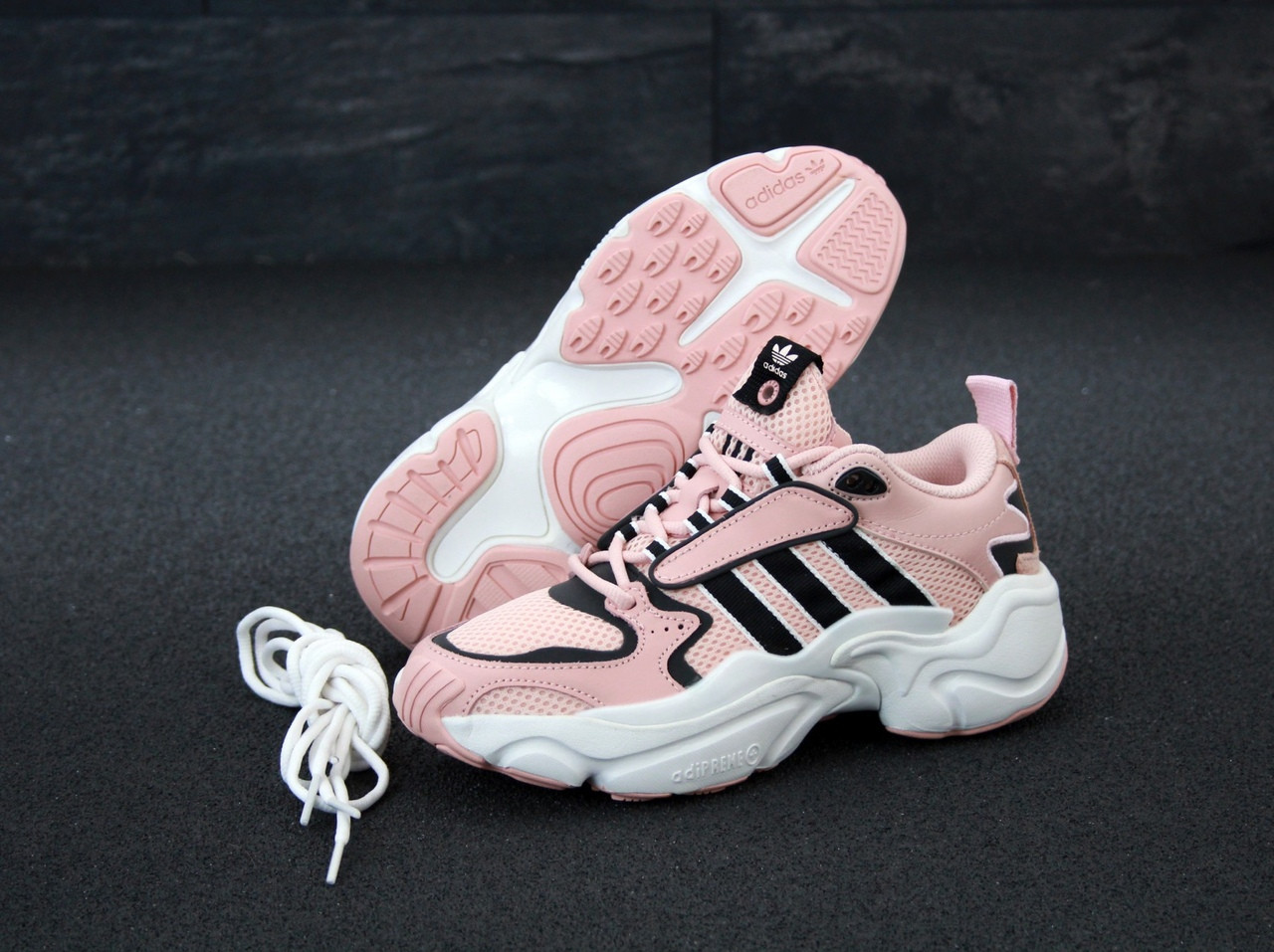 Жіночі кросівки Adidas Magmur, адідас магмур